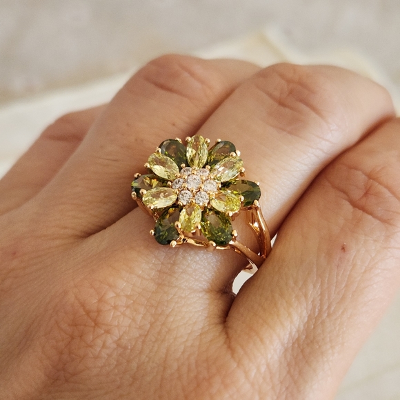 New 18K Gold Plated Peridot Diamond Flower Ring for Womenn - Picture 2 of 13